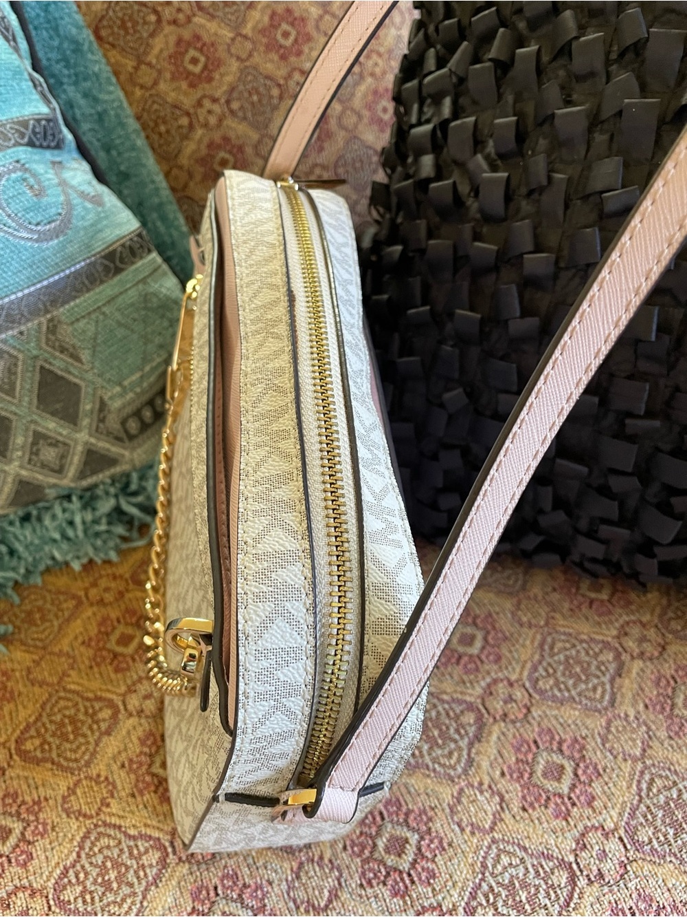 Michael Kors Jet Set Pink Blossom and Cream White Crossbody Bag 🩷 - Picture 3 of 5